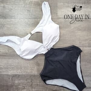 CharmLeaks Cut Out One Piece Swimsuit Size L